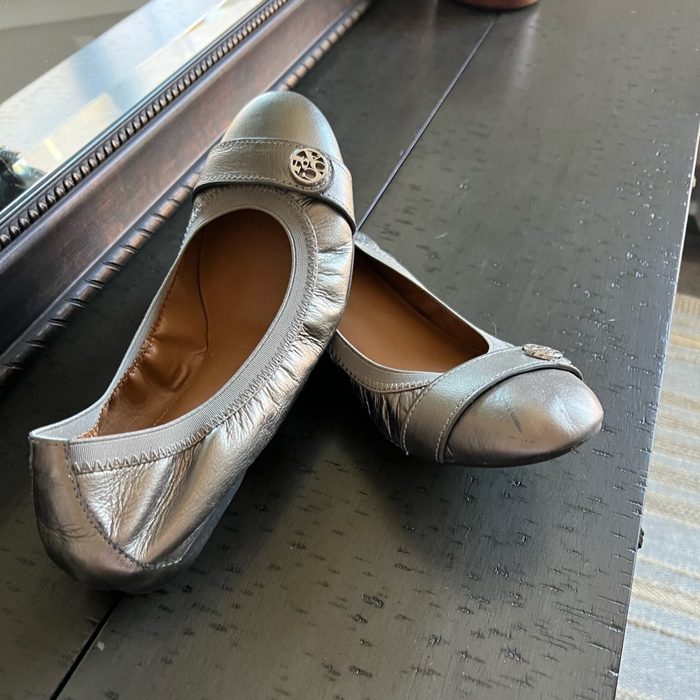 GUC Coach Silver Ballet Flats size 9